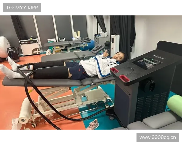 丁霞训练完直接拎爱马仕去夜店，这姐的日常比偶像剧还敢拍