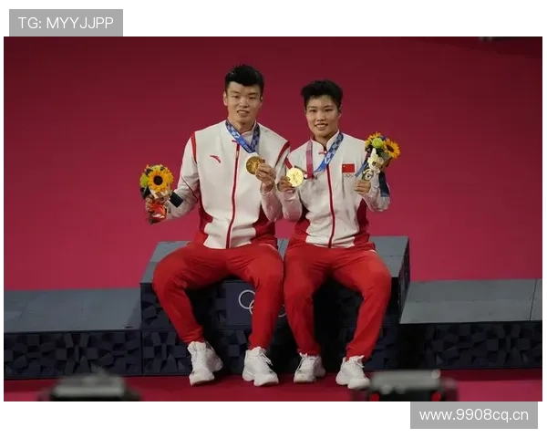 黄东萍训练完顺手拎走队友三盒蛋白粉