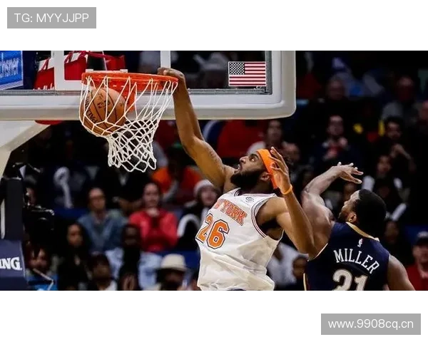 米切尔·罗宾逊通过封盖和挡拆防守拉开篮下保护差距