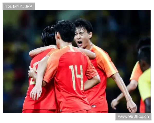 蒋圣龙赛场边的冷静跟他卡路里消费差得远，你猜他私下怎么炸鸡连续吃三天？